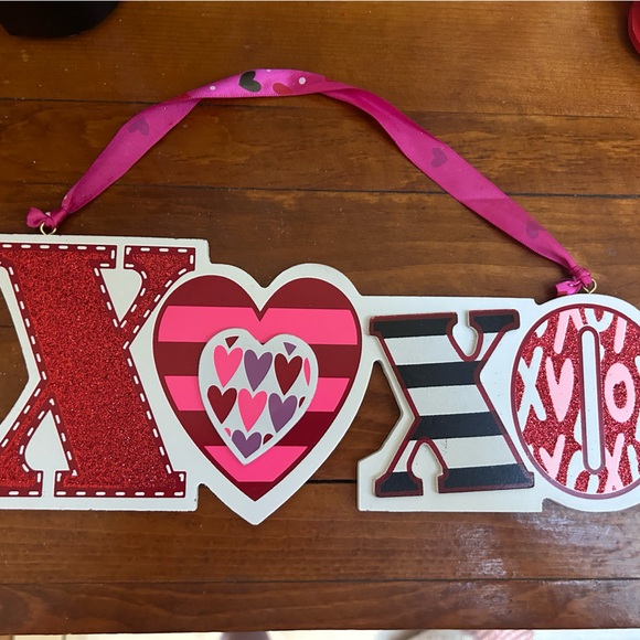 Four different wooden Valentines Day Decor - Picture 5 of 13